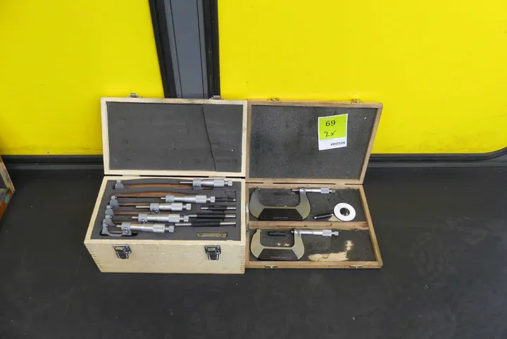 2x Holzkoffer mit Bügelmessschrauben